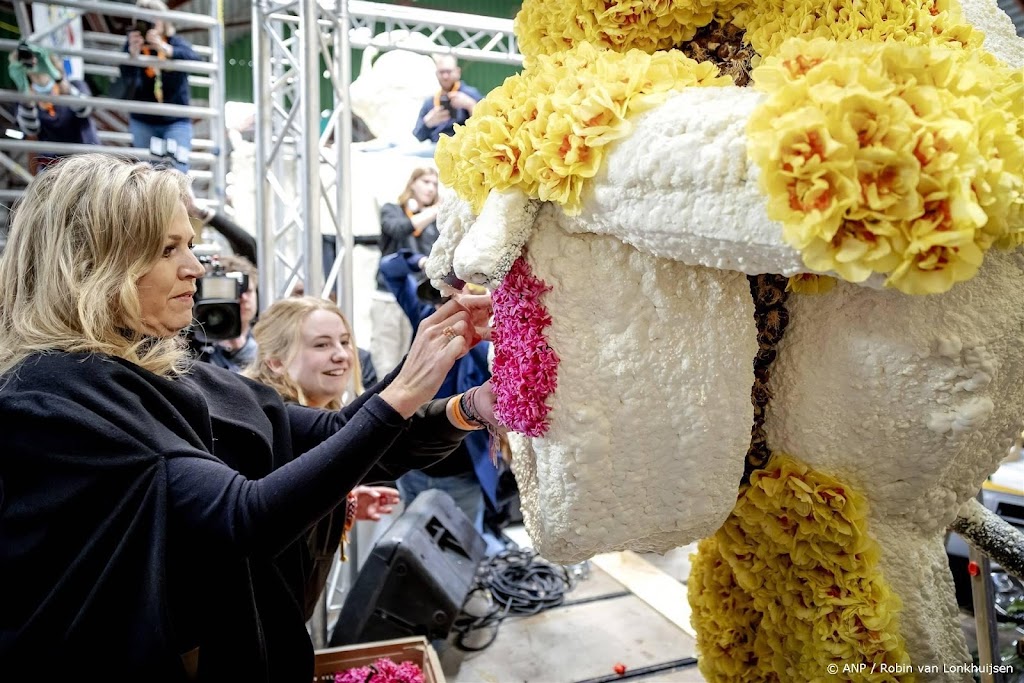 Máxima during the preparations for the Zundert flower parade