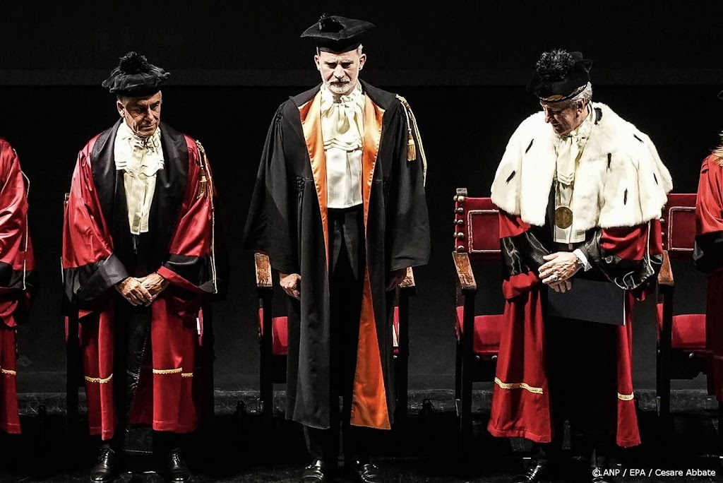 Koning Felipe ontvangt eredoctoraat van Universiteit van Napels